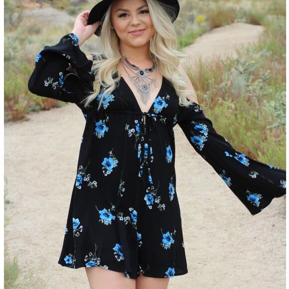 NWT Kendall & Kylie Cold Shoulder Bell Sleeve Mini Dress Plunge V Neckline Small - Picture 1 of 16